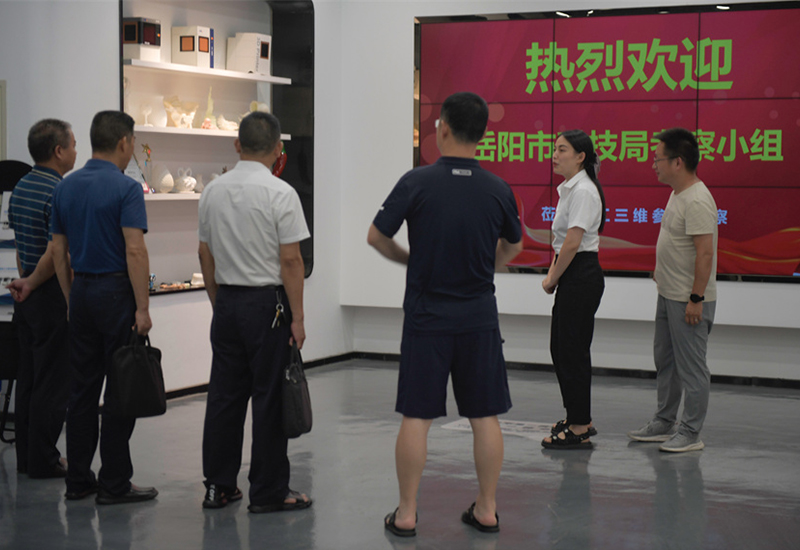 岳陽市科技局考察組蒞臨哈工三維實(shí)地考察增材制造(3D打?。┘夹g(shù)項(xiàng)目